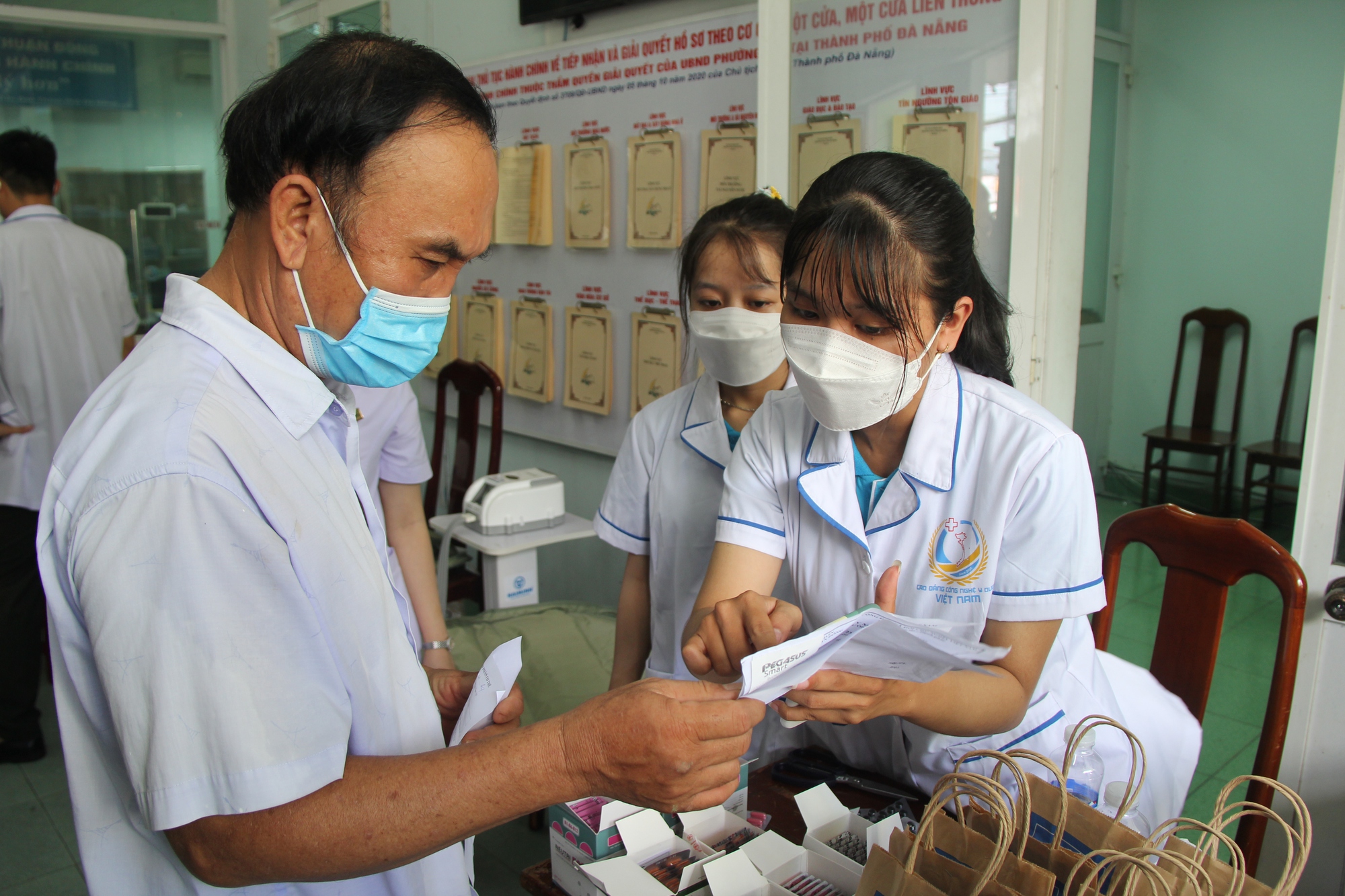 Niềm vui của gần 150 cụ &ocirc;ng, cụ b&agrave; tại Đ&agrave; Nẵng - Ảnh 2.