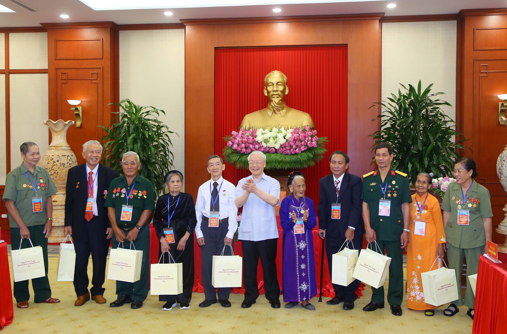 Tổng B&iacute; thư Nguyễn Ph&uacute; Trọng: H&atilde;y sống v&agrave; l&agrave;m việc sao cho xứng đ&aacute;ng với những người đ&atilde; hi sinh v&igrave; Tổ quốc, v&igrave; nh&acirc;n d&acirc;n! - Ảnh 3.