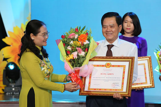 Học Bác về tính tiên phong
