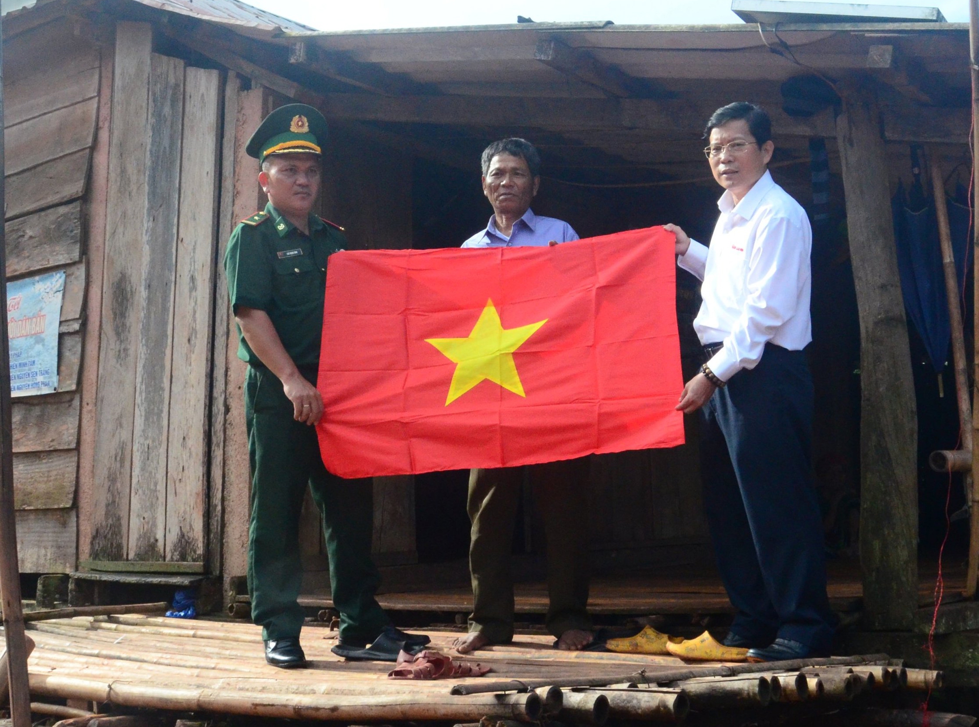 Tự hào cờ Tổ quốc