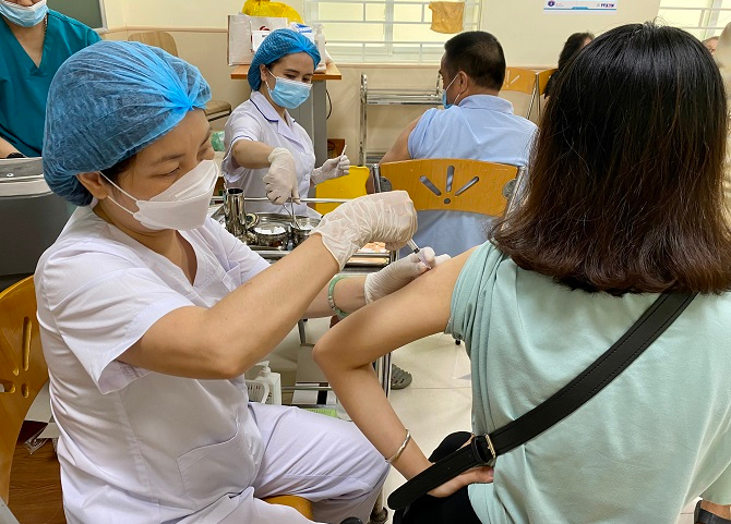 Nhiều thành phố lớn bị Bộ Y tế nêu tên chậm tiêm vắc-xin Covid-19