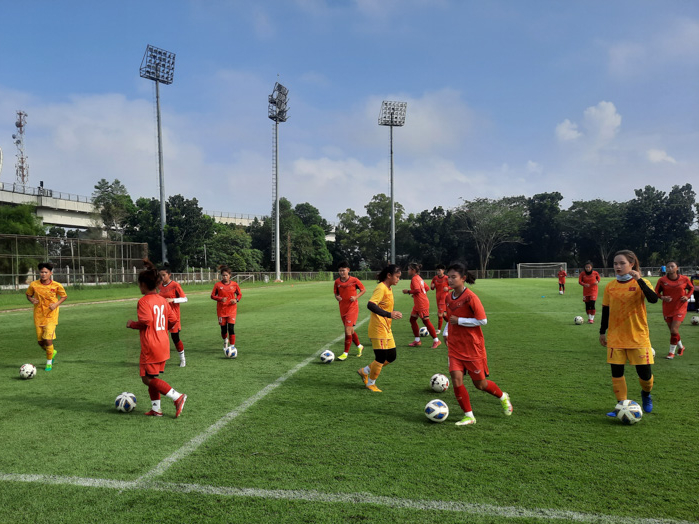 Thắng đậm Singapore 9 bàn không gỡ, U18 Việt Nam khởi đầu xuất sắc