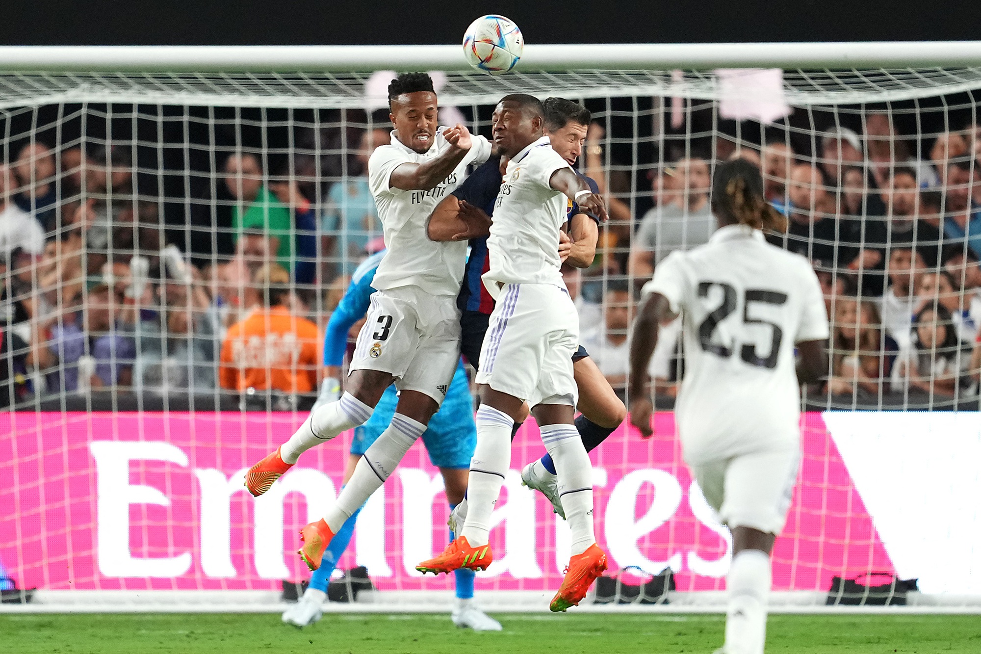 "Tội đồ" Militao phá hỏng trận El Clasico của Real Madrid