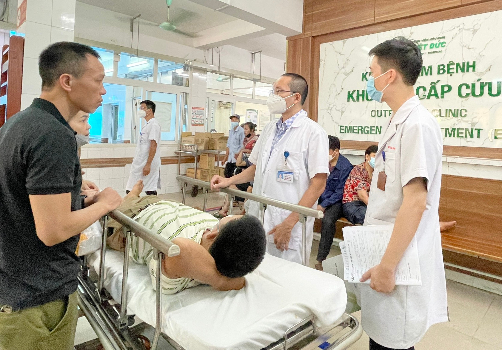 Bệnh nhân khám tăng kỷ lục, bệnh viện đầu ngành về ngoại khoa quá tải