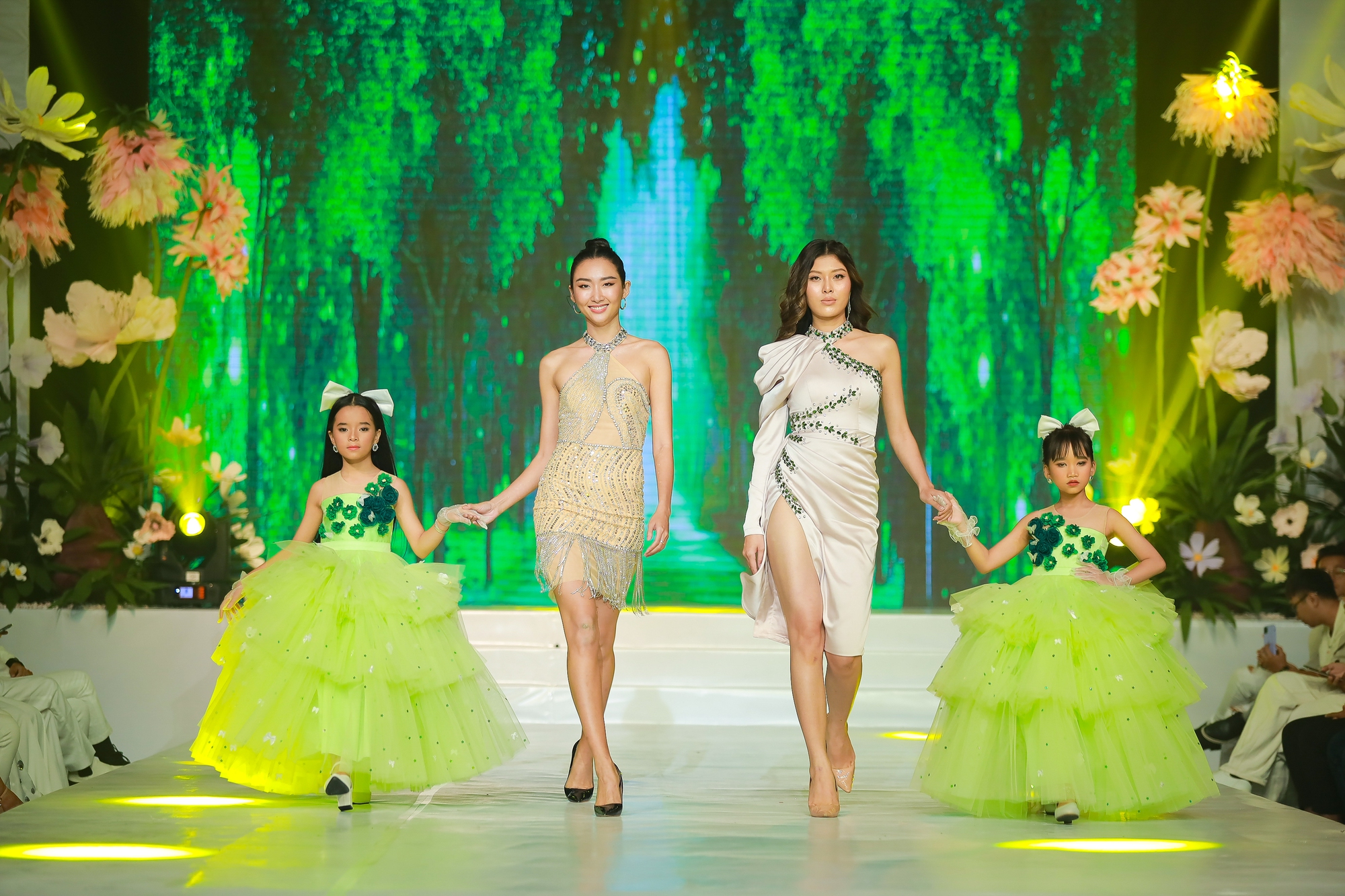My Dream Fashion Show 2022 trình làng 5 bộ sưu tập độc đáo dành cho trẻ