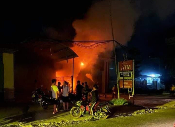 Cây ATM của ngân hàng lớn bất ngờ bốc cháy