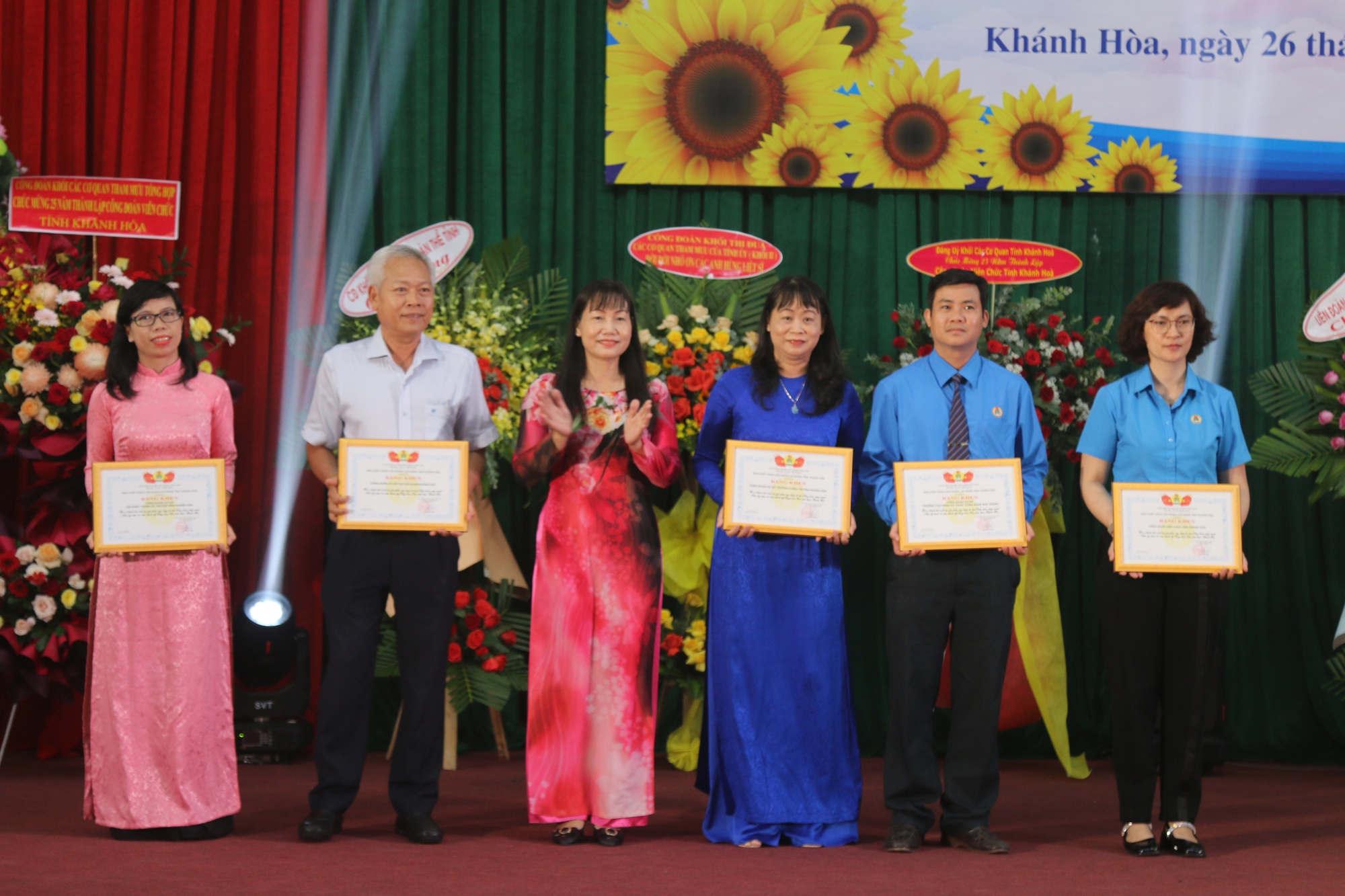 C&ocirc;ng đo&agrave;n Vi&ecirc;n chức Kh&aacute;nh H&ograve;a 25 năm h&igrave;nh th&agrave;nh v&agrave; ph&aacute;t triển - Ảnh 3.