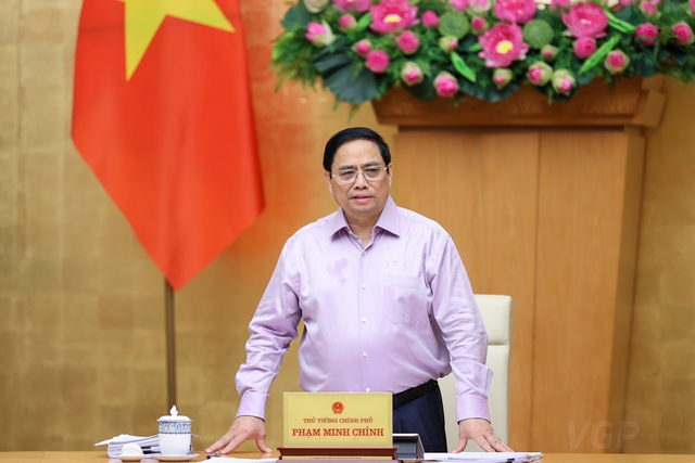 Thủ tướng chào mừng Quyền Bộ trưởng Y tế Đào Hồng Lan lần đầu dự họp Chính phủ