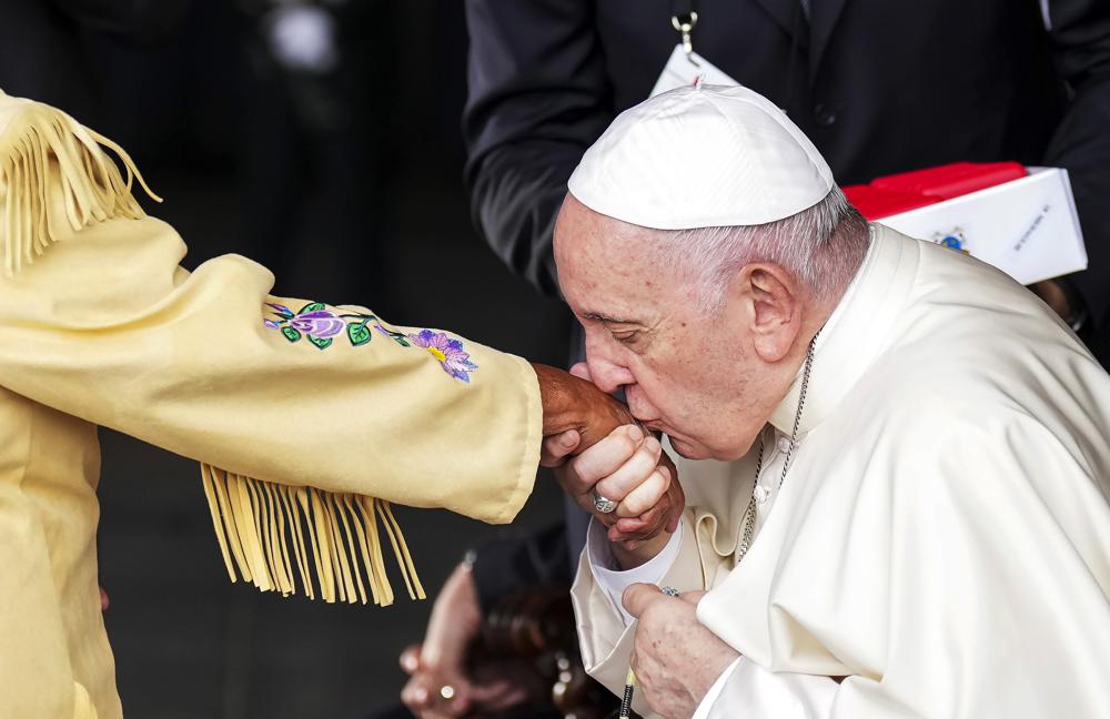 Lời xin lỗi “lịch sử” của Giáo hoàng Francis