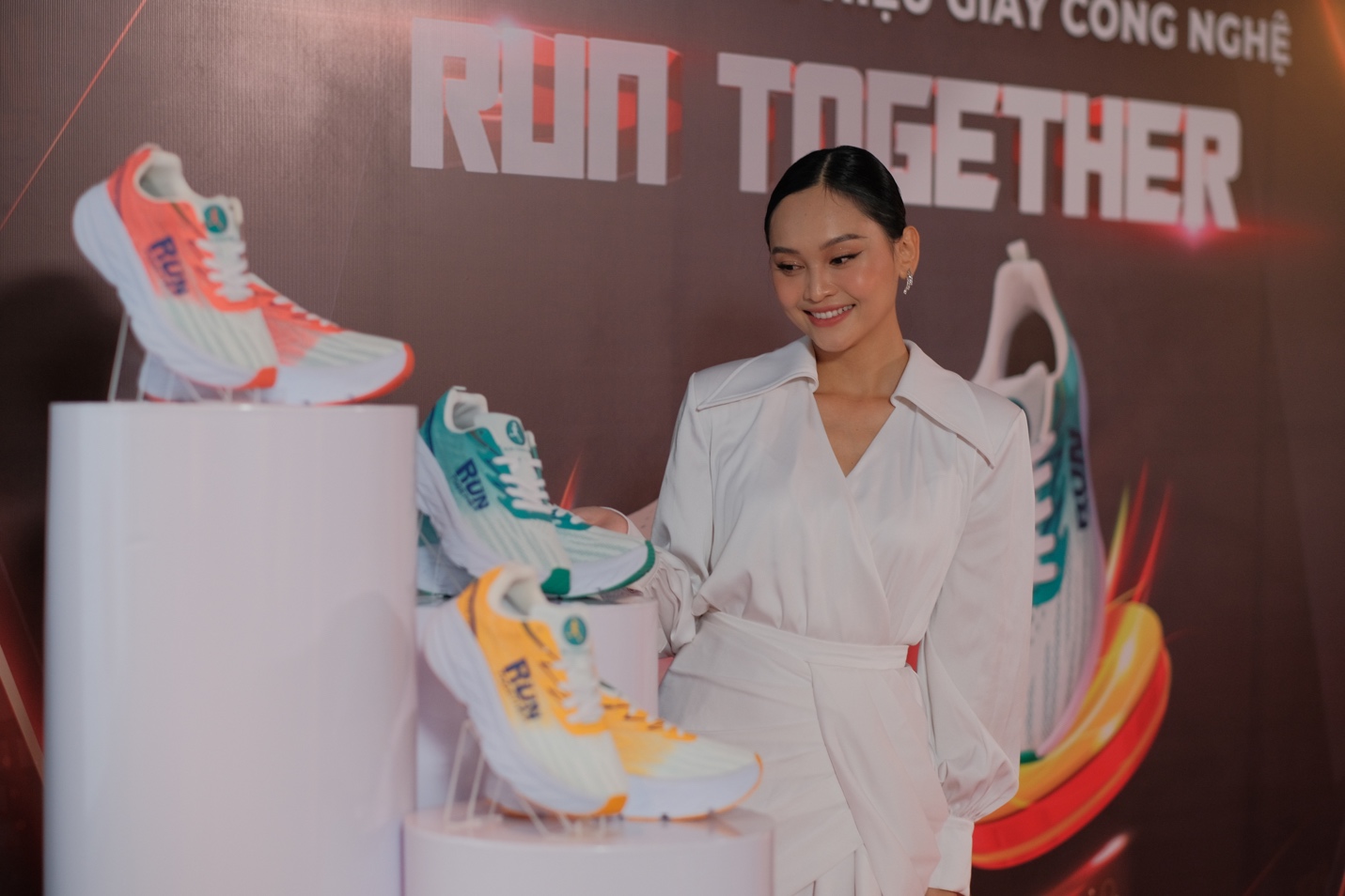 Mở bán giày công nghệ RUN Together cho người yêu chạy bộ