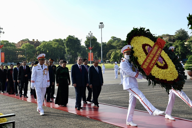 L&atilde;nh đạo Đảng, Nh&agrave; nước tưởng nhớ Chủ tịch Hồ Ch&iacute; Minh v&agrave; c&aacute;c Anh h&ugrave;ng liệt sĩ - Ảnh 7.