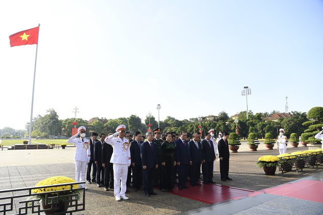 L&atilde;nh đạo Đảng, Nh&agrave; nước tưởng nhớ Chủ tịch Hồ Ch&iacute; Minh v&agrave; c&aacute;c Anh h&ugrave;ng liệt sĩ - Ảnh 10.
