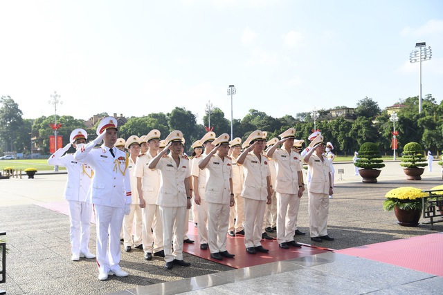 L&atilde;nh đạo Đảng, Nh&agrave; nước tưởng nhớ Chủ tịch Hồ Ch&iacute; Minh v&agrave; c&aacute;c Anh h&ugrave;ng liệt sĩ - Ảnh 12.