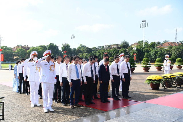 L&atilde;nh đạo Đảng, Nh&agrave; nước tưởng nhớ Chủ tịch Hồ Ch&iacute; Minh v&agrave; c&aacute;c Anh h&ugrave;ng liệt sĩ - Ảnh 13.