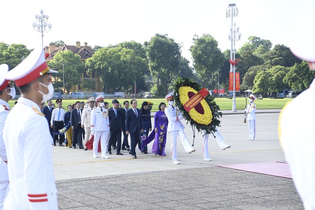 L&atilde;nh đạo Đảng, Nh&agrave; nước tưởng nhớ Chủ tịch Hồ Ch&iacute; Minh v&agrave; c&aacute;c Anh h&ugrave;ng liệt sĩ - Ảnh 14.