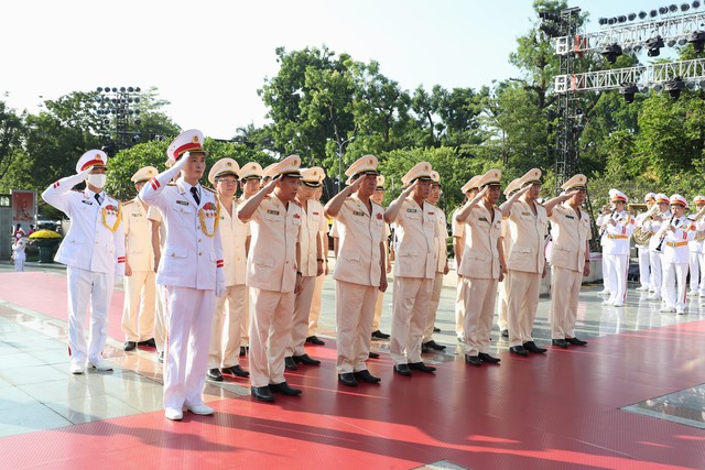 L&atilde;nh đạo Đảng, Nh&agrave; nước tưởng nhớ Chủ tịch Hồ Ch&iacute; Minh v&agrave; c&aacute;c Anh h&ugrave;ng liệt sĩ - Ảnh 4.