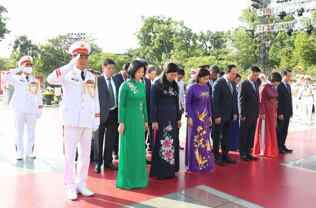 L&atilde;nh đạo Đảng, Nh&agrave; nước tưởng nhớ Chủ tịch Hồ Ch&iacute; Minh v&agrave; c&aacute;c Anh h&ugrave;ng liệt sĩ - Ảnh 6.