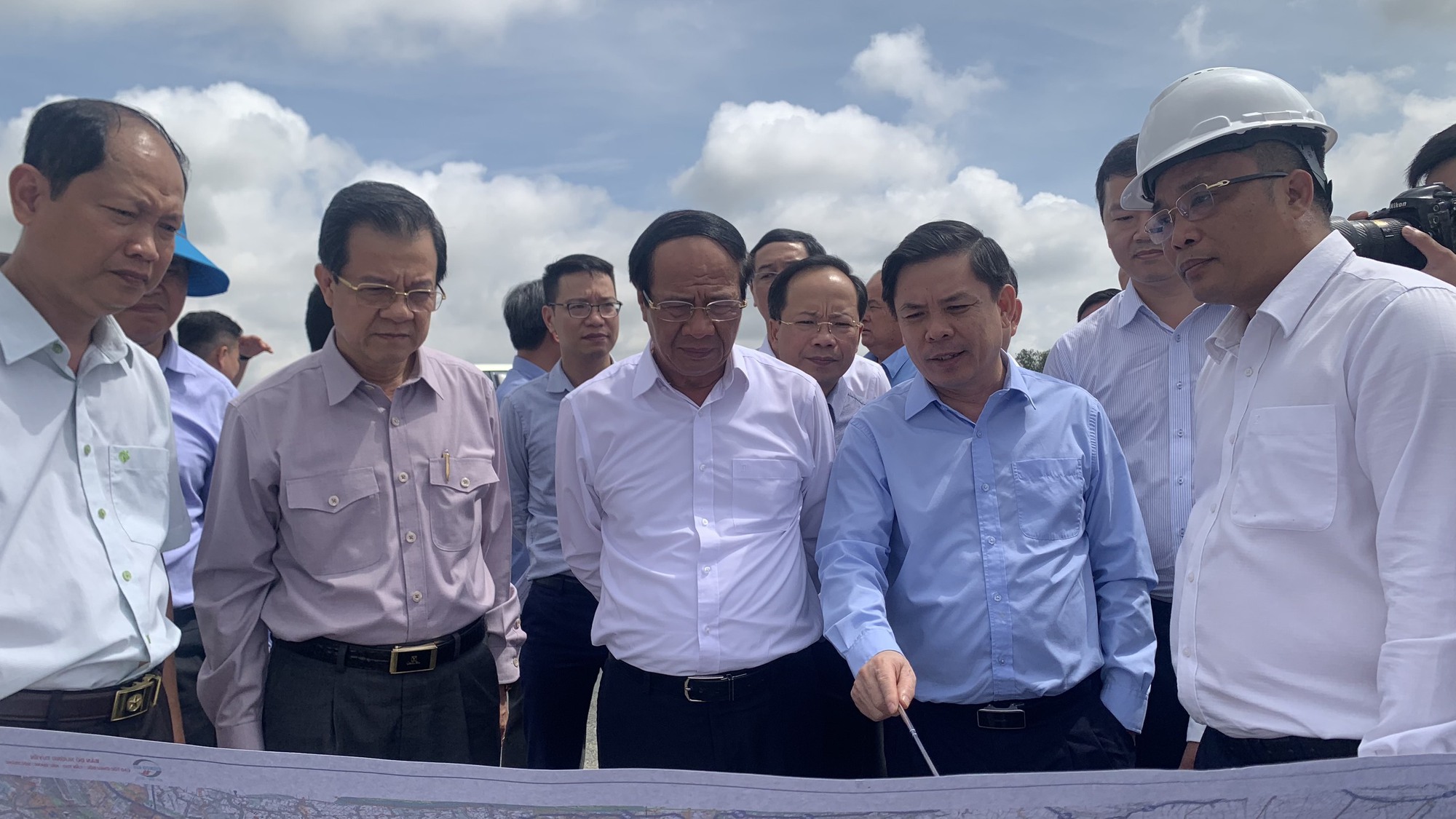 Đường cao tốc vực dậy kinh tế miền Tây