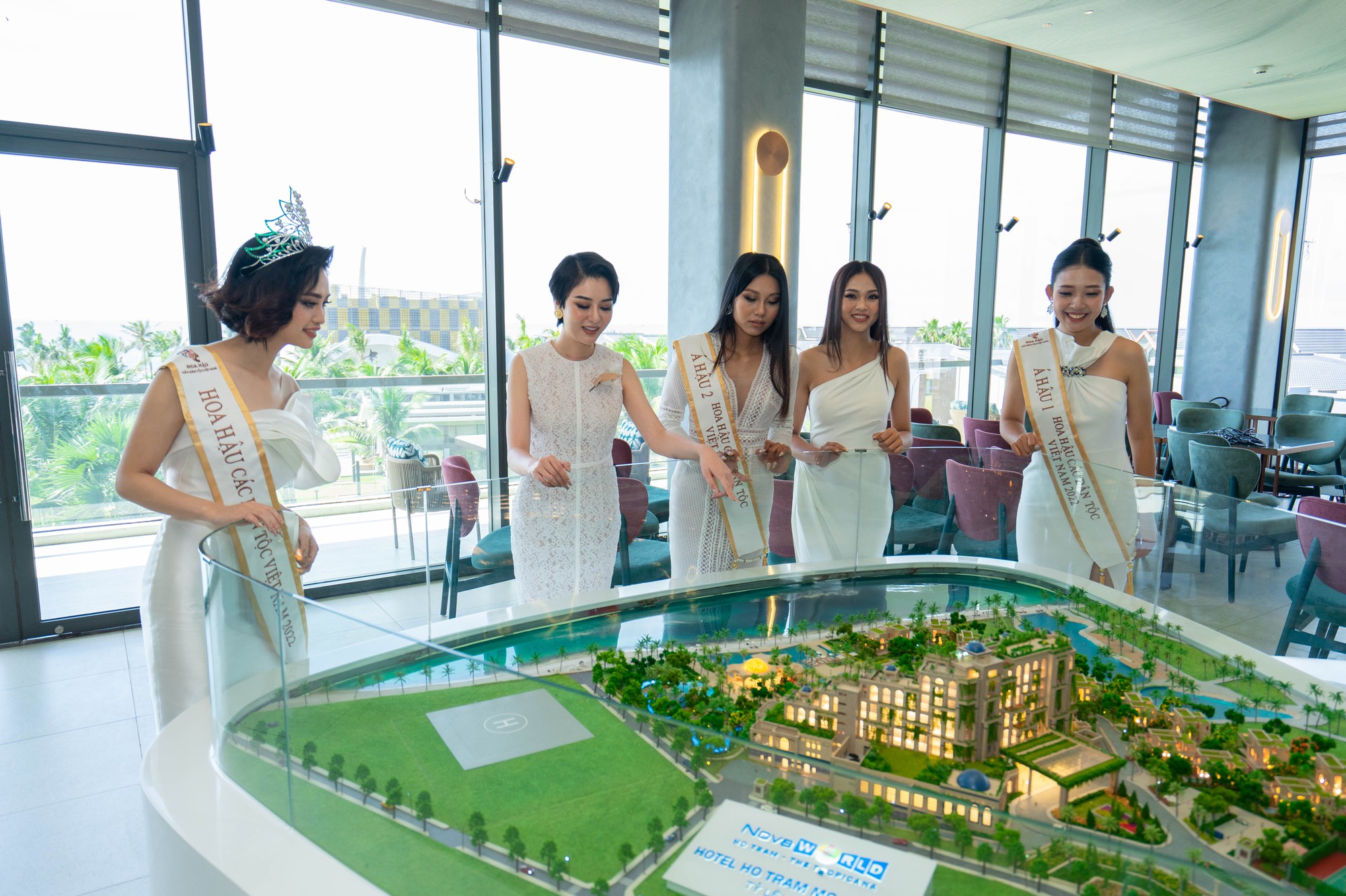 Theo chân top 3 Hoa hậu các dân tộc khám phá NovaWorld Ho Tram - Ảnh 2.