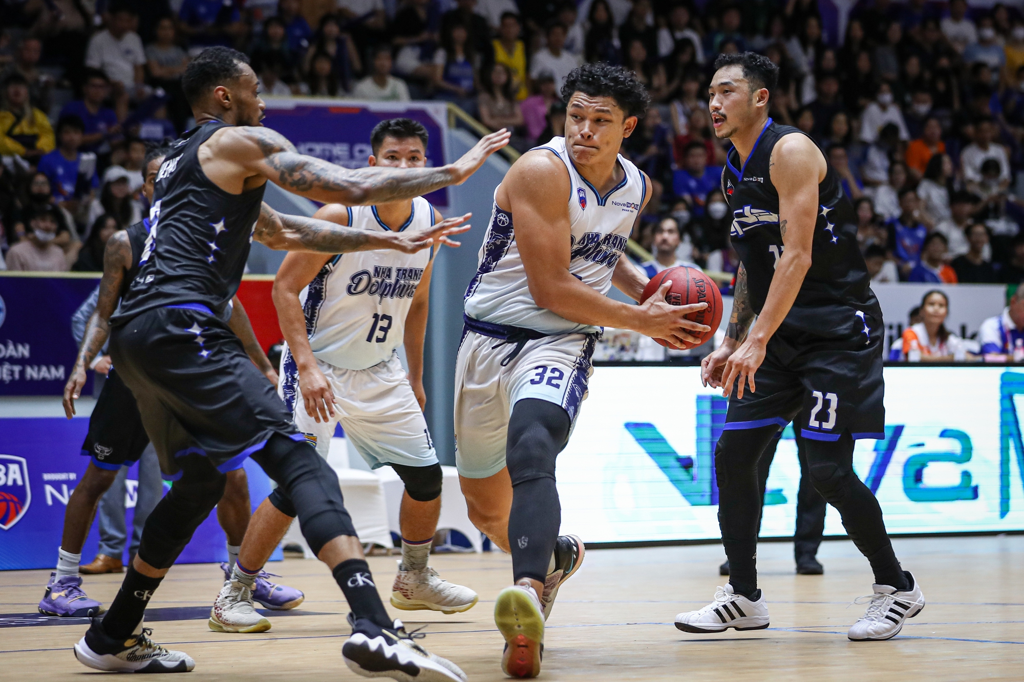 VBA 2022: &ldquo;Ngựa &ocirc;&rdquo; gặp kh&oacute;, rớt khỏi top 3 - Ảnh 4.