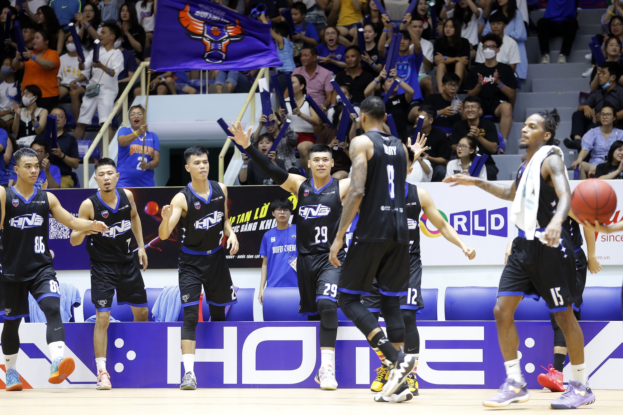 VBA 2022: &ldquo;Ngựa &ocirc;&rdquo; gặp kh&oacute;, rớt khỏi top 3 - Ảnh 5.