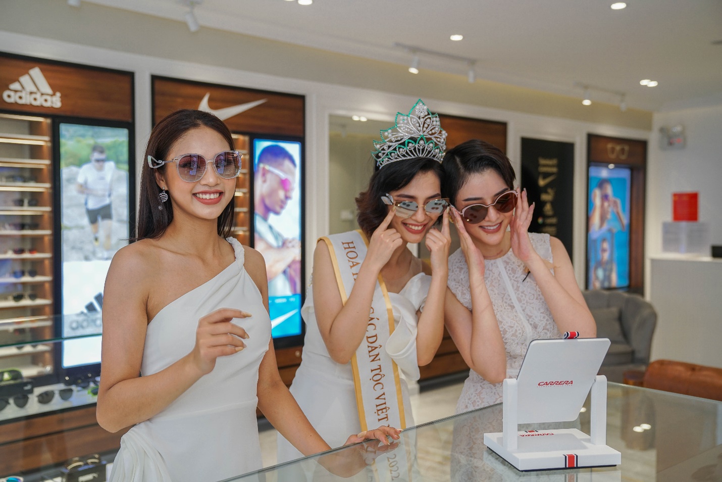 Theo chân top 3 Hoa hậu các dân tộc khám phá NovaWorld Ho Tram - Ảnh 4.