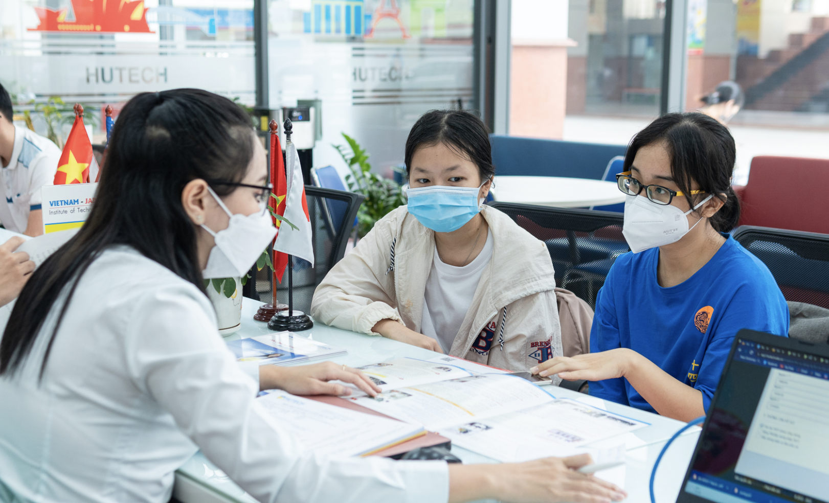 Thêm 2 trường ĐH tại TP HCM công bố điểm sàn xét tuyển