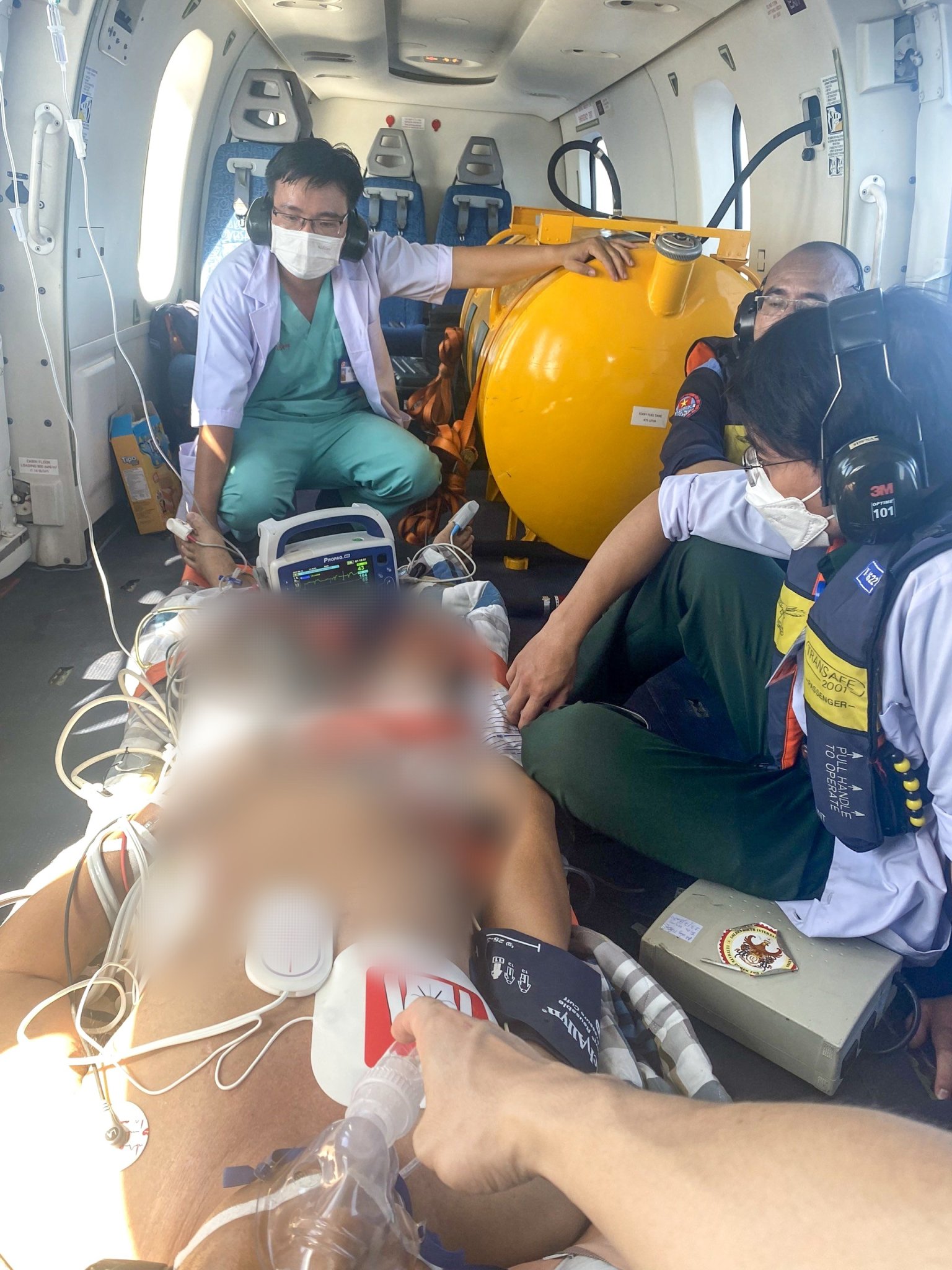 62 ng&agrave;y điều trị, cứu sống nam bệnh nh&acirc;n từ Trường Sa nhiễm khuẩn đường ti&ecirc;u h&oacute;a - Ảnh 1.