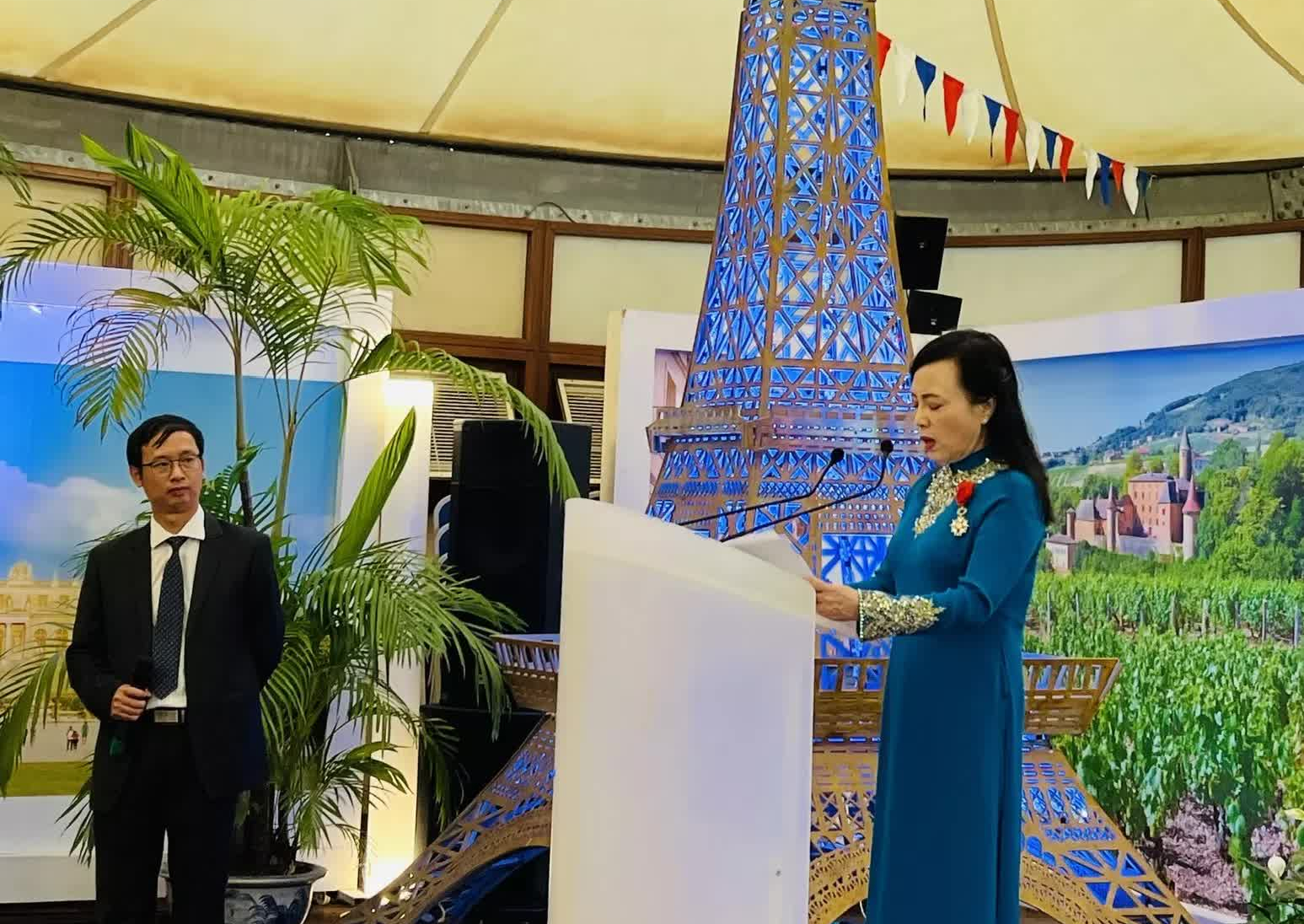 Nguy&ecirc;n Bộ trưởng Y tế Nguyễn Thị Kim Tiến nhận Hu&acirc;n chương Bắc đẩu Bội tinh - Ảnh 2.