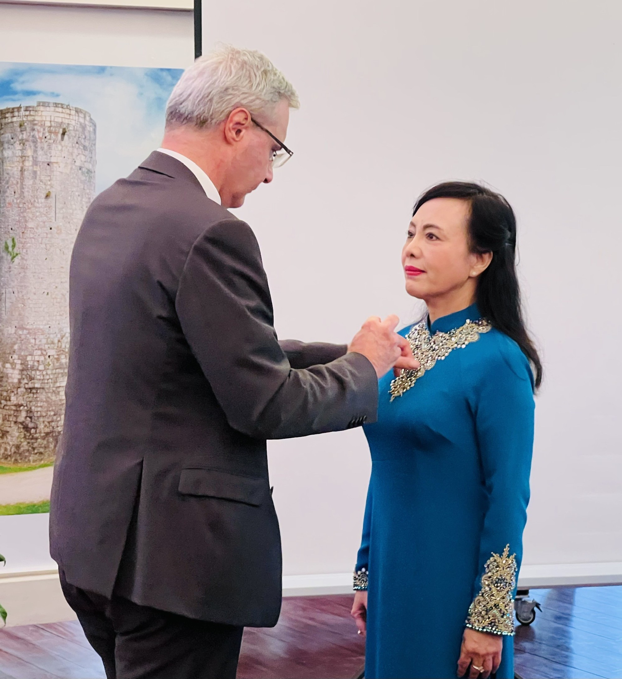Nguy&ecirc;n Bộ trưởng Y tế Nguyễn Thị Kim Tiến nhận Hu&acirc;n chương Bắc đẩu Bội tinh - Ảnh 1.