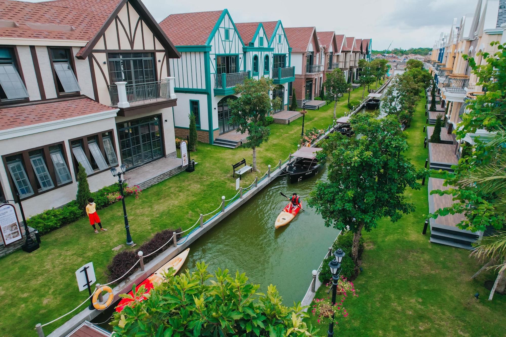 NovaWorld Ho Tram li&ecirc;n tục đ&oacute;n h&agrave;ng loạt sao Việt gh&eacute; thăm - Ảnh 2.