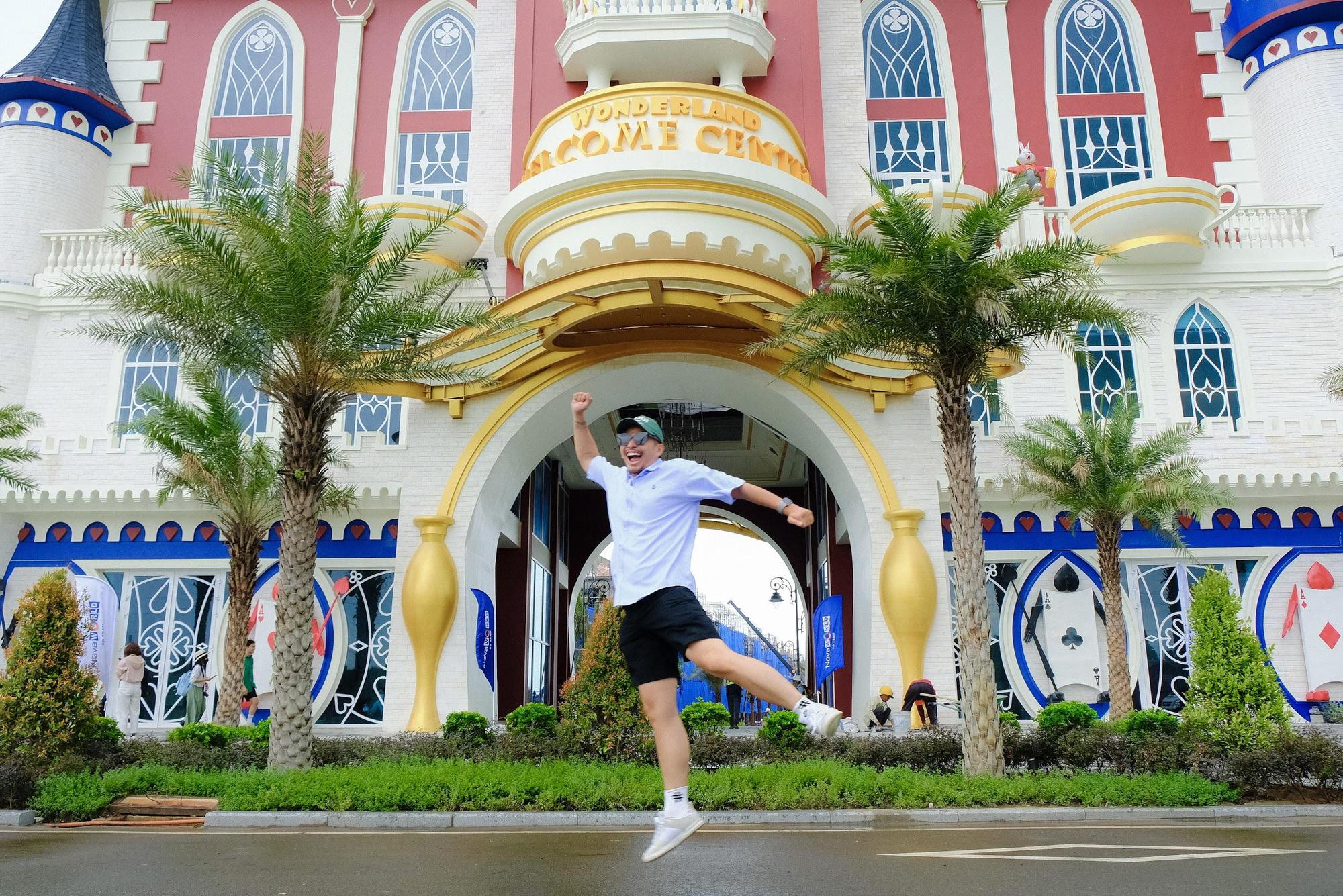 NovaWorld Ho Tram li&ecirc;n tục đ&oacute;n h&agrave;ng loạt sao Việt gh&eacute; thăm - Ảnh 8.