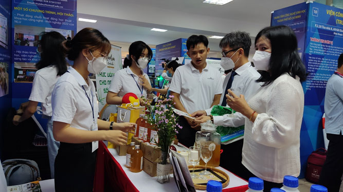 Để khởi nghiệp đi vào chiều sâu (*): Không để "cá lớn" nuốt "cá bé"