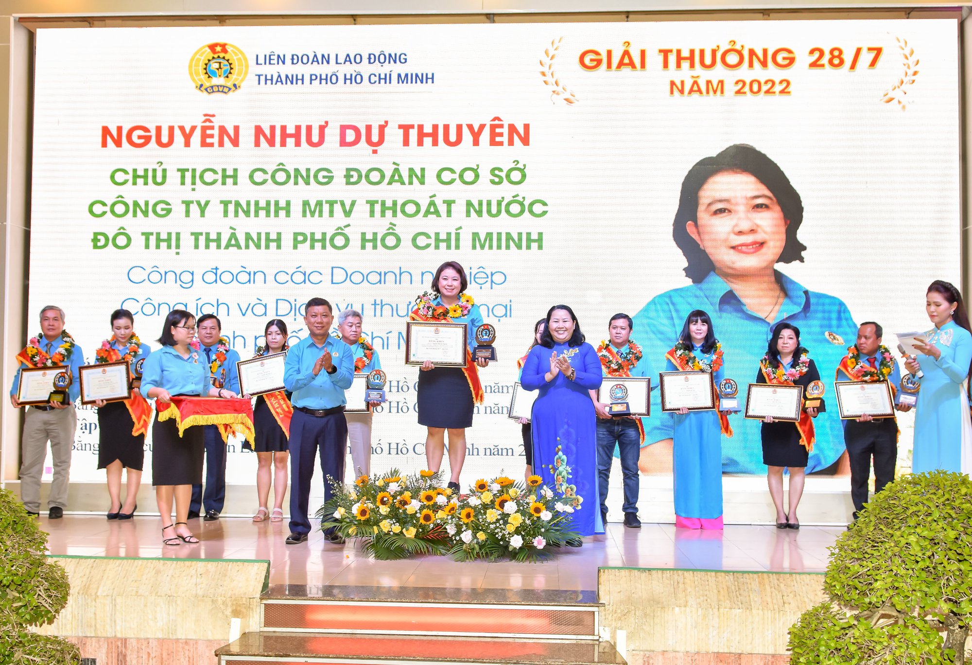 KỶ NIỆM 93 NĂM NG&Agrave;Y TH&Agrave;NH LẬP C&Ocirc;NG ĐO&Agrave;N VIỆT NAM: Li&ecirc;n đo&agrave;n Lao động TP HCM t&ocirc;n vinh 13 thủ lĩnh C&ocirc;ng đo&agrave;n cơ sở xuất sắc - Ảnh 6.