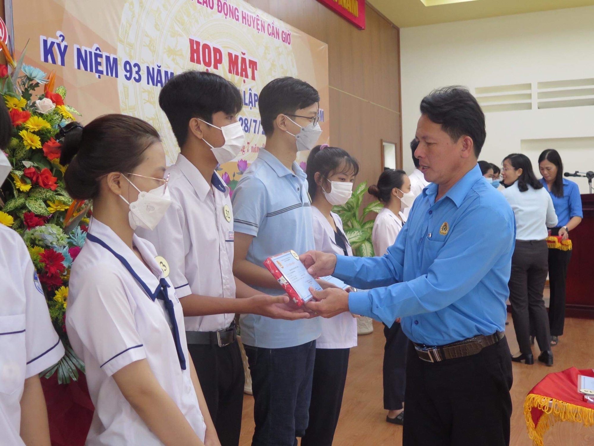 KỶ NIỆM 93 NĂM NG&Agrave;Y TH&Agrave;NH LẬP C&Ocirc;NG ĐO&Agrave;N VIỆT NAM: Li&ecirc;n đo&agrave;n Lao động TP HCM t&ocirc;n vinh 13 thủ lĩnh C&ocirc;ng đo&agrave;n cơ sở xuất sắc - Ảnh 9.