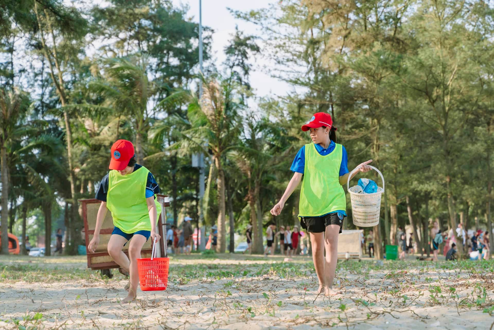 Biệt đội nhí nhặt rác ở biển Sầm Sơn - Ảnh 8.