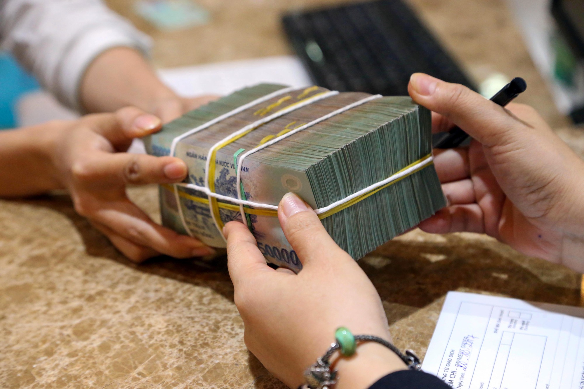 Lãi suất gần 11%/năm, trái phiếu do ngân hàng phát hành vẫn ế