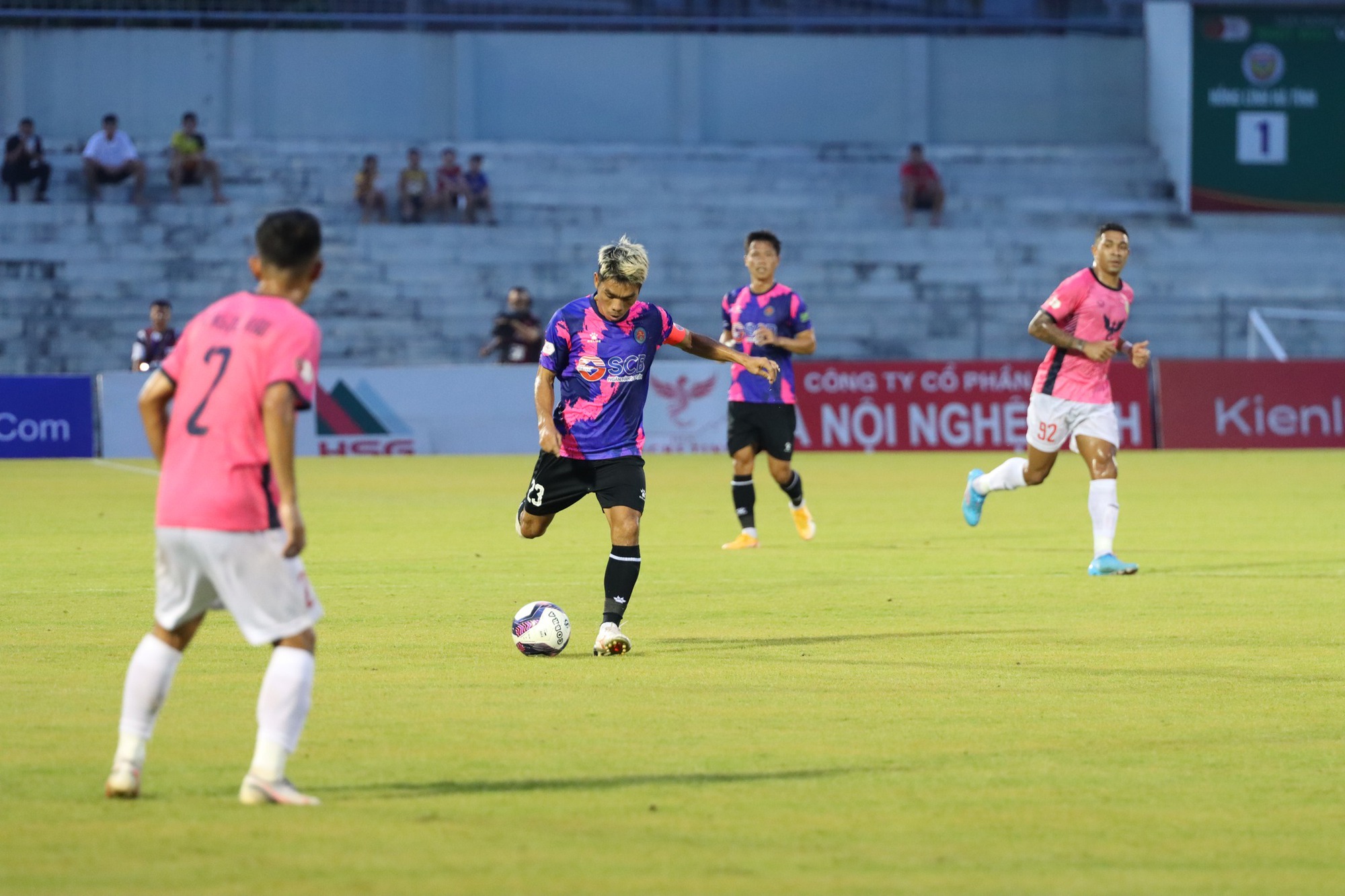 Thắng trận đầu tiên, Sài Gòn FC vẫn đứng chót bảng xếp hạng V-League 2022 - Ảnh 2.