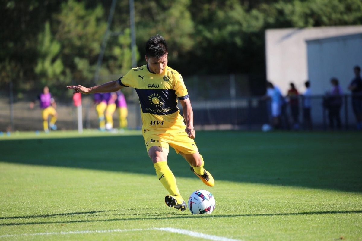 Hồi hộp chờ màn chào sân Ligue 2 của Quang Hải