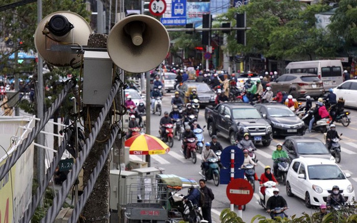 Nhìn xa hơn, từ chiếc loa phường