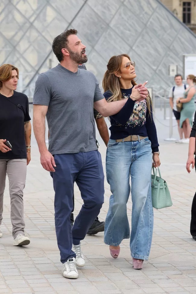 Lịch trình ăn chơi Paris của Jennifer Lopez - Ben Affleck - Ảnh 3.