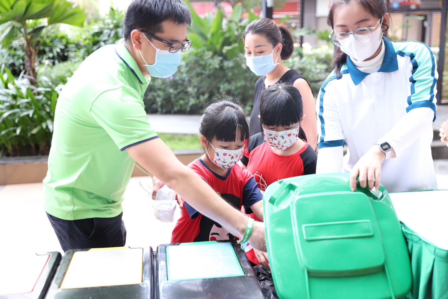Trẻ em TP HCM n&acirc;ng cao &yacute; thức ph&acirc;n loại v&agrave; thu gom r&aacute;c thải - Ảnh 3.