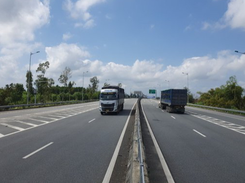 Từ 1-8, cấm xe vào cao tốc Đà Nẵng - Quảng Ngãi nếu không dán thẻ thu phí tự động - Ảnh 1.