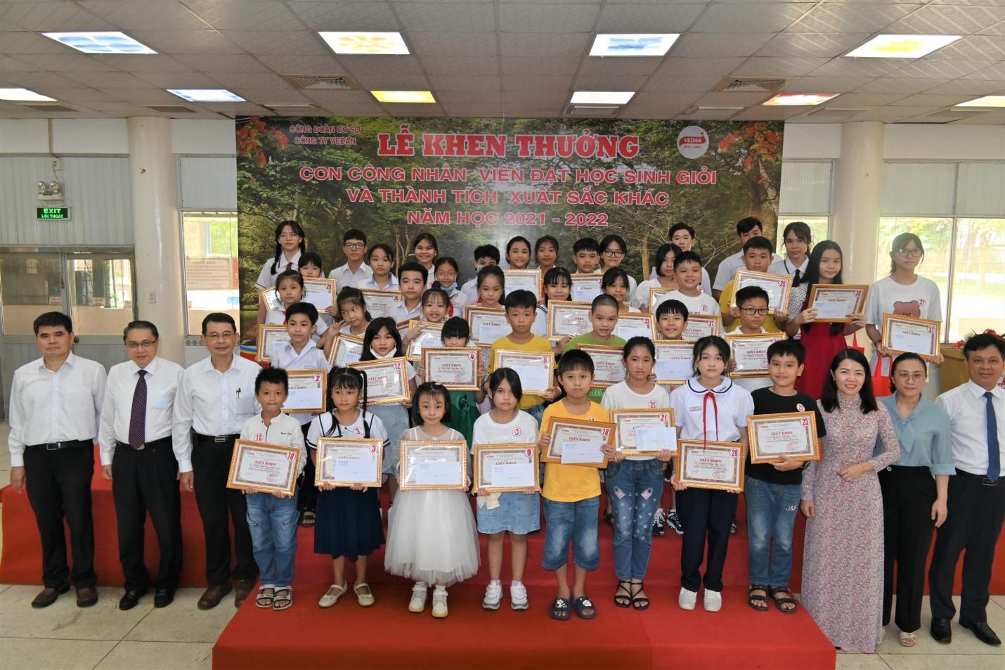 Vedan Việt Nam khen thưởng 701 con em CBCNV có thành tích học tập tốt