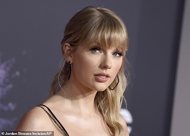 Taylor Swift phản pháo chỉ trích là “tội phạm khí hậu”