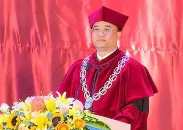 Chi tiết bộ lễ phục tốt nghiệp của Trường ĐH Kinh tế - Ảnh 3.