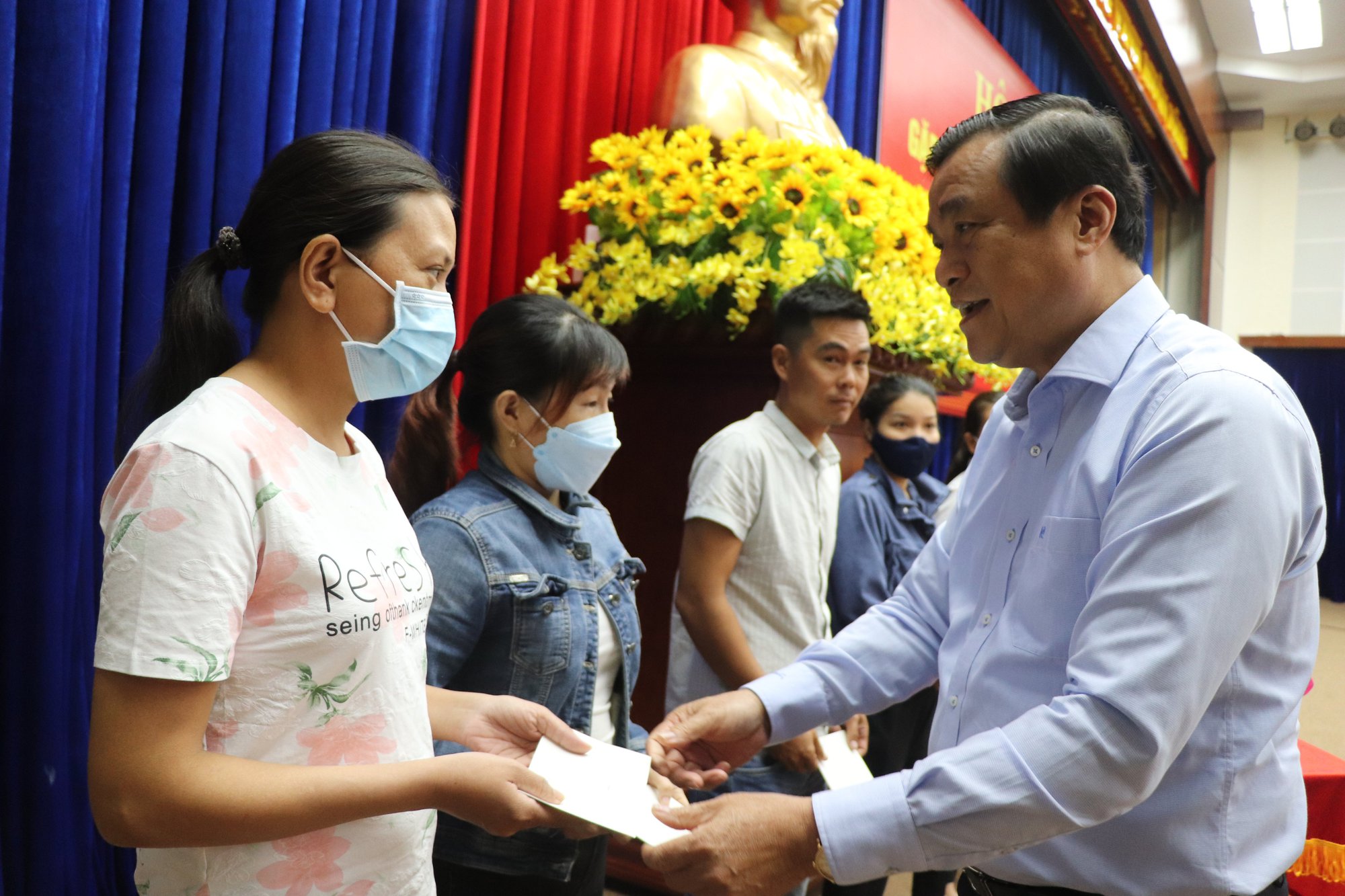 Sau đối thoại với B&iacute; thư Quảng Nam, 128 c&ocirc;ng nh&acirc;n được hỗ trợ tiền thu&ecirc; nh&agrave; - Ảnh 2.