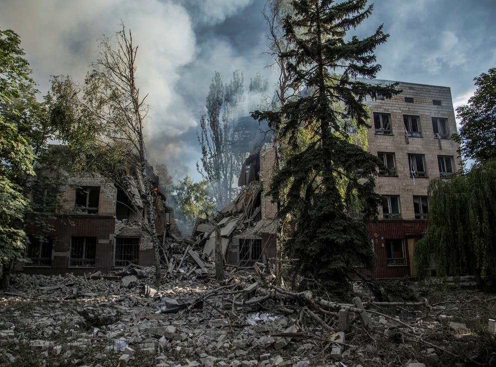 Ukraine mất 
Lysychansk, nói Thổ Nhĩ Kỳ bắt tàu hàng Nga
