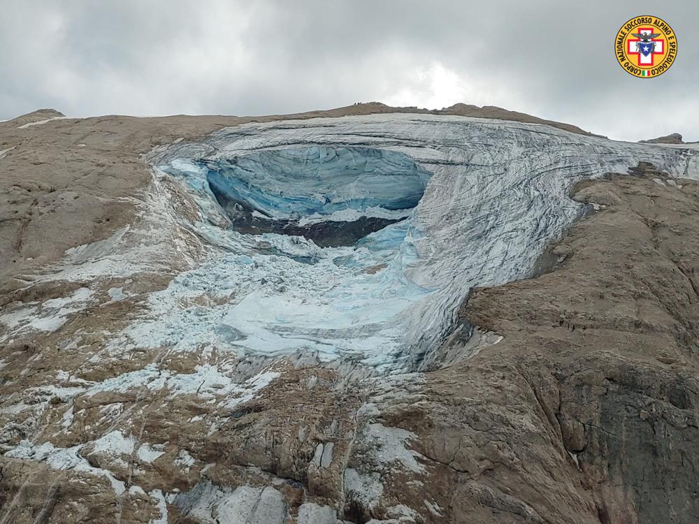 Sông băng ở dãy Alps sụp đổ: 30 người thương vong, mất tích
