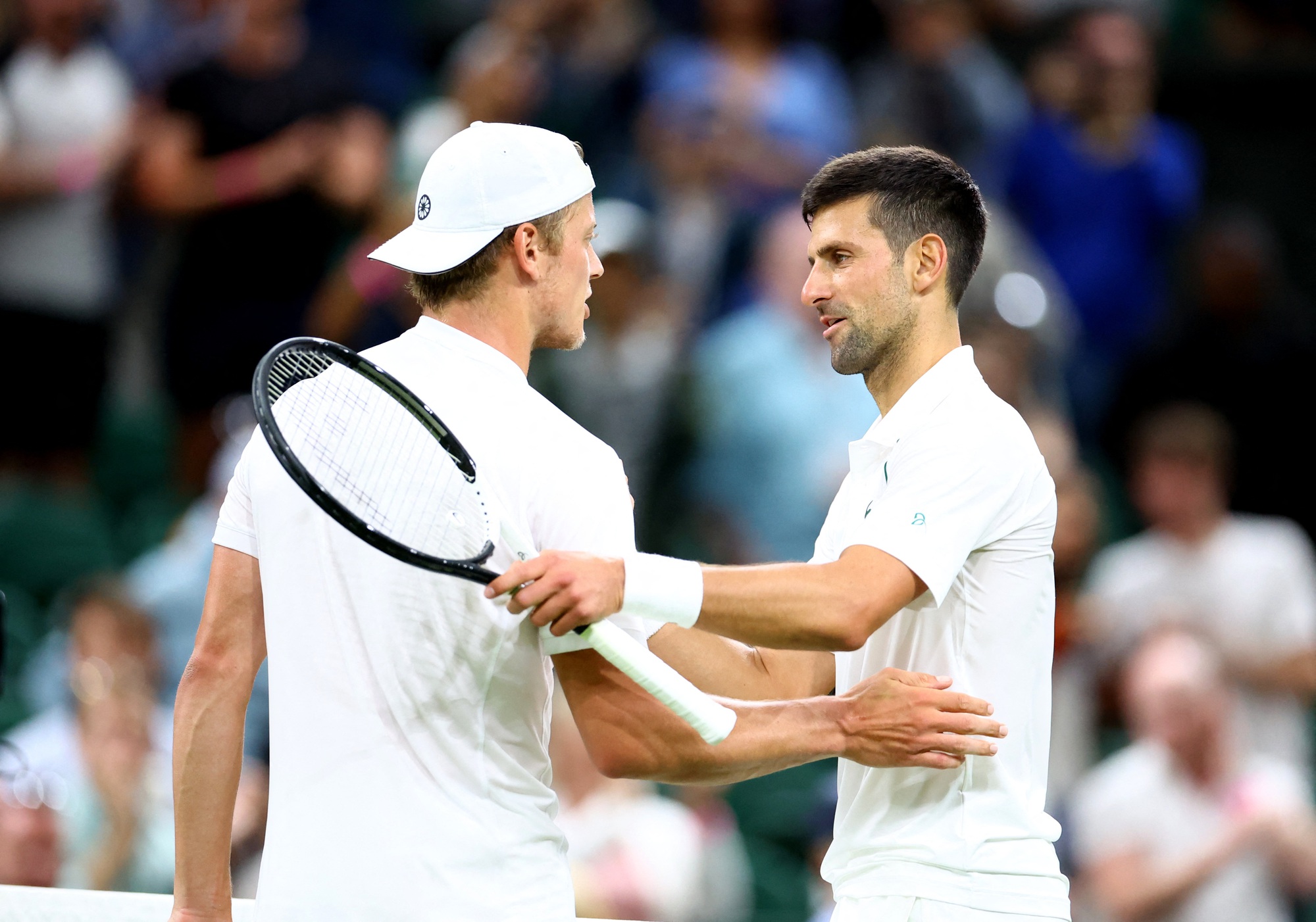Djokovic v&agrave;o tứ kết, lỡ hẹn tiểu Nadal tại Wimbledon 2022 - Ảnh 4.